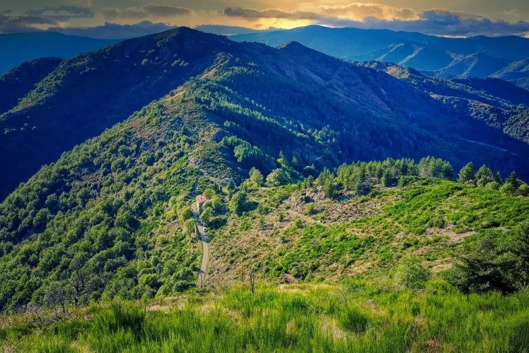 Camping Salendrinque : Montagnes Et Sentiers Dans Les Cévennes